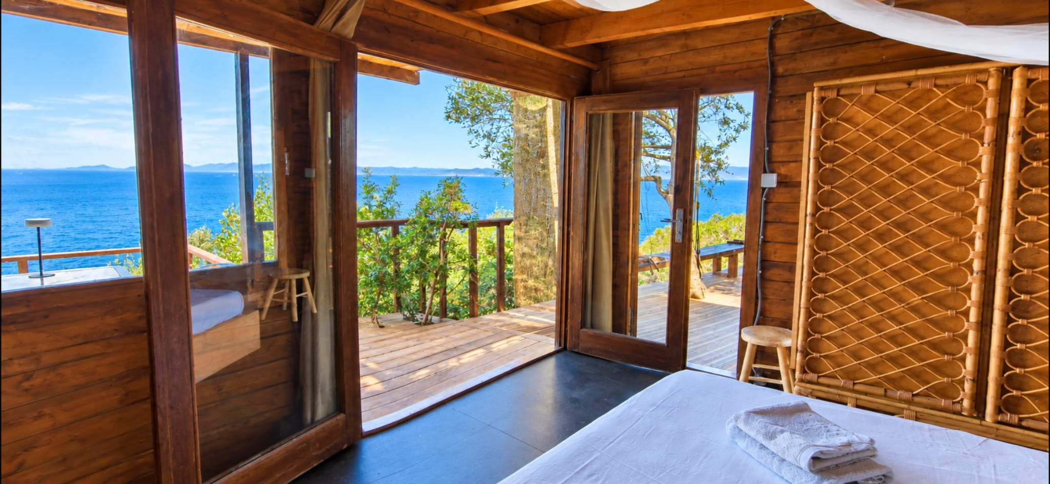 Vue mer panoramique depuis la chambre de La Cahute