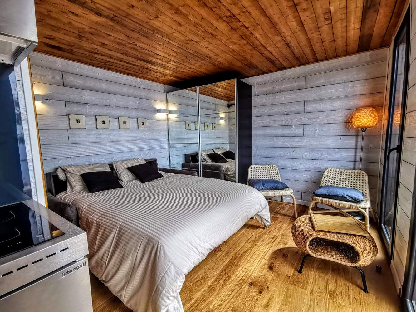 Chambre du lodge Les Puffins, intérieur lumineux